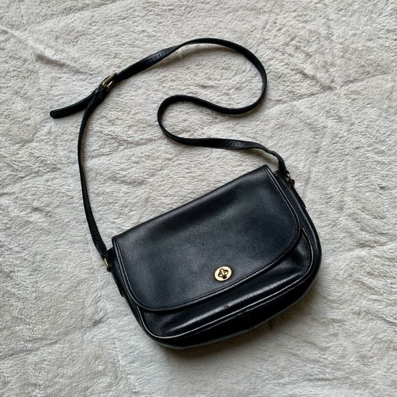 Coach Handbags - Coach Vintage Authentic Leather 90s City Crossbody Bag Purse